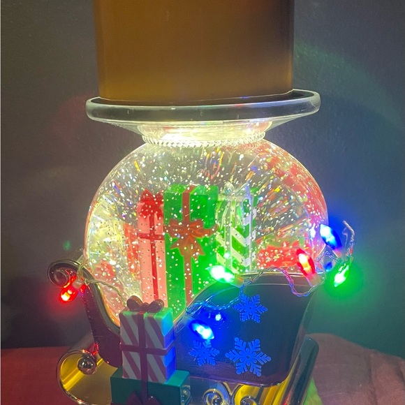 Bath & Body Works Santa Sleigh Water Globe 3 Wick Candle Holder - Picture 9 of 9